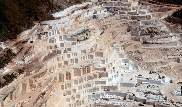 volakas-marble-jezz-white-jazz-white-greece-white-marble-quarry-quarry1-4635b