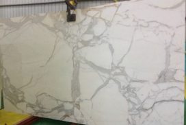 スタッチャリオ イタリア産グレーの柄の白大理石のご紹介 | 建築・インテリアに関する石材メディア
