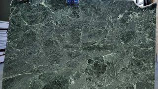 ヴェルデイソーリエ　イタリアの緑色系大理石のご紹介