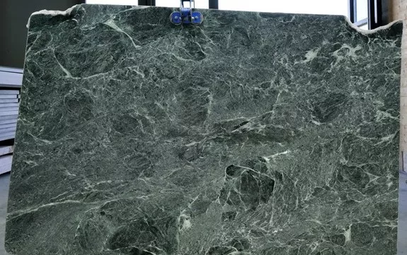 ヴェルデイソーリエ イタリアの緑色系大理石のご紹介 建築 インテリアに関する石材メディア