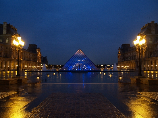 ルーヴル・ピラミッド（Pyramide du Louvre）