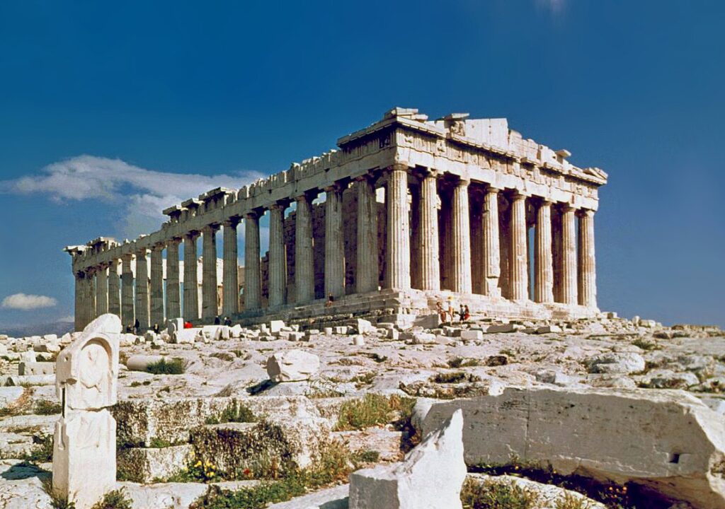 大理石の物語1】古代ギリシャ彫刻は白じゃない？色の真実 | 建築