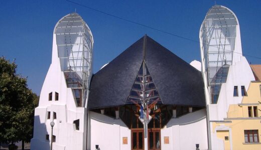 オニオン　ハウス文化センター（Hagymaház　Onion House Cultural Centre）